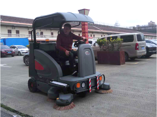 工廠自動掃地機的優(yōu)勢及特點